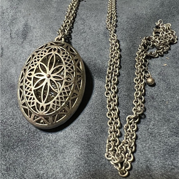 Pewter look with reversible pendant necklace with cut out  sparkles - Picture 5 of 8